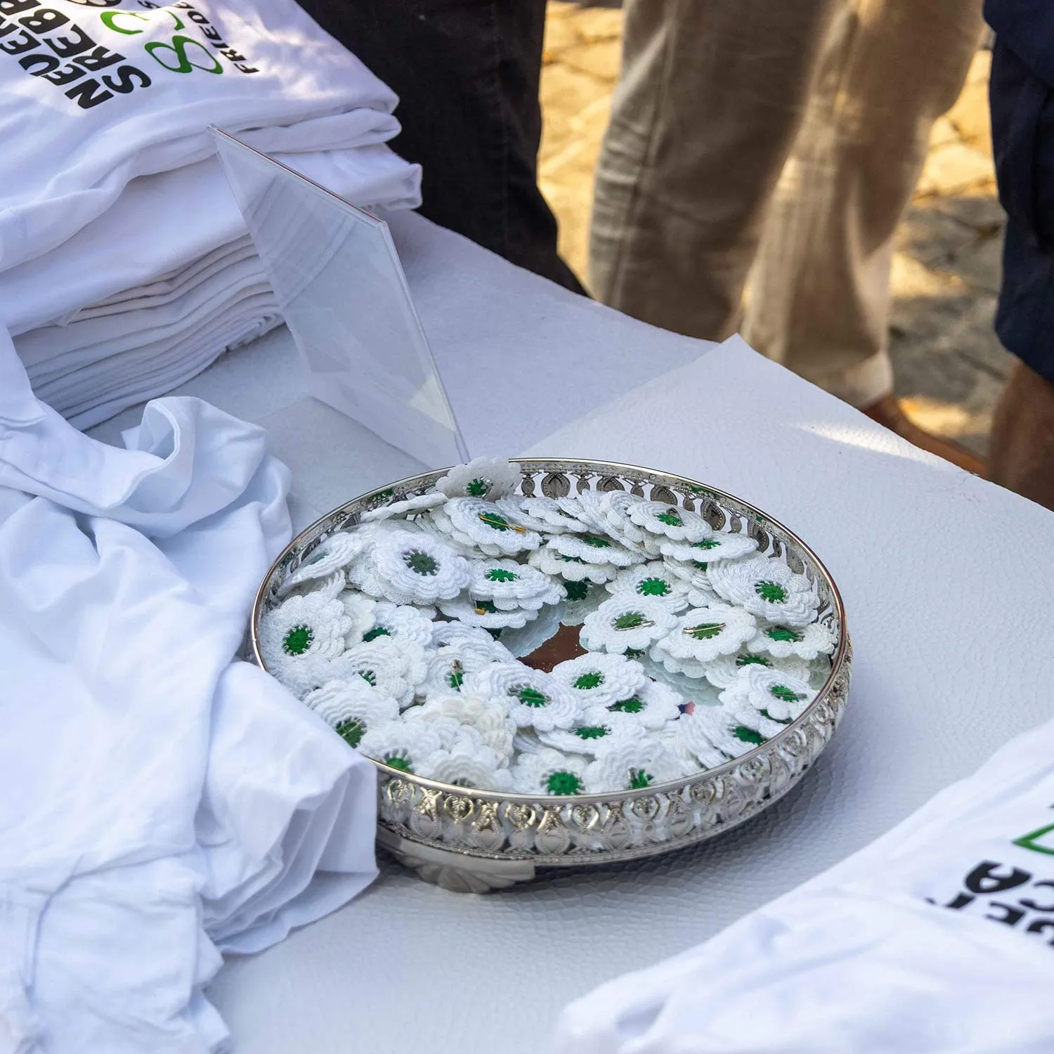 Srebrenica Gedenktag mit Blumen